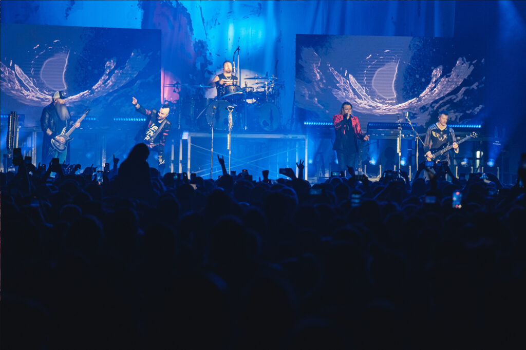 THREE DAYS GRACE „ZAPALILI“ HANGAR DOBROM SVIRKOM