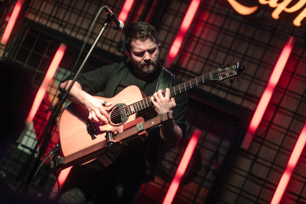 SVETSKI VIRTUOZ AKUSTIČNE GITARE LUKA STRIKANJOLI RASPAMETIO FANOVE