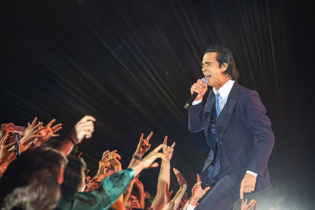 MUZIČKA PROPOVED PRED SKORO 10.000 LJUDI NICK CAVE & THE BAD SEEDS NA KALEMEGDANU ODRŽALI KONCERT KOJI ĆE SE DUGO PAMTITI